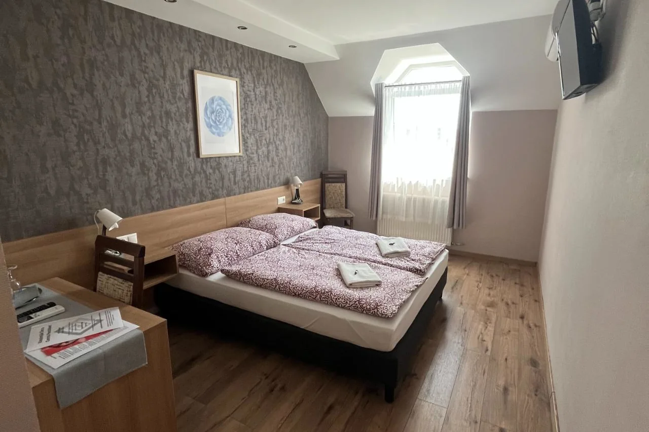 romantikus hétvége 2 személyes, franciaágyas szobánkban