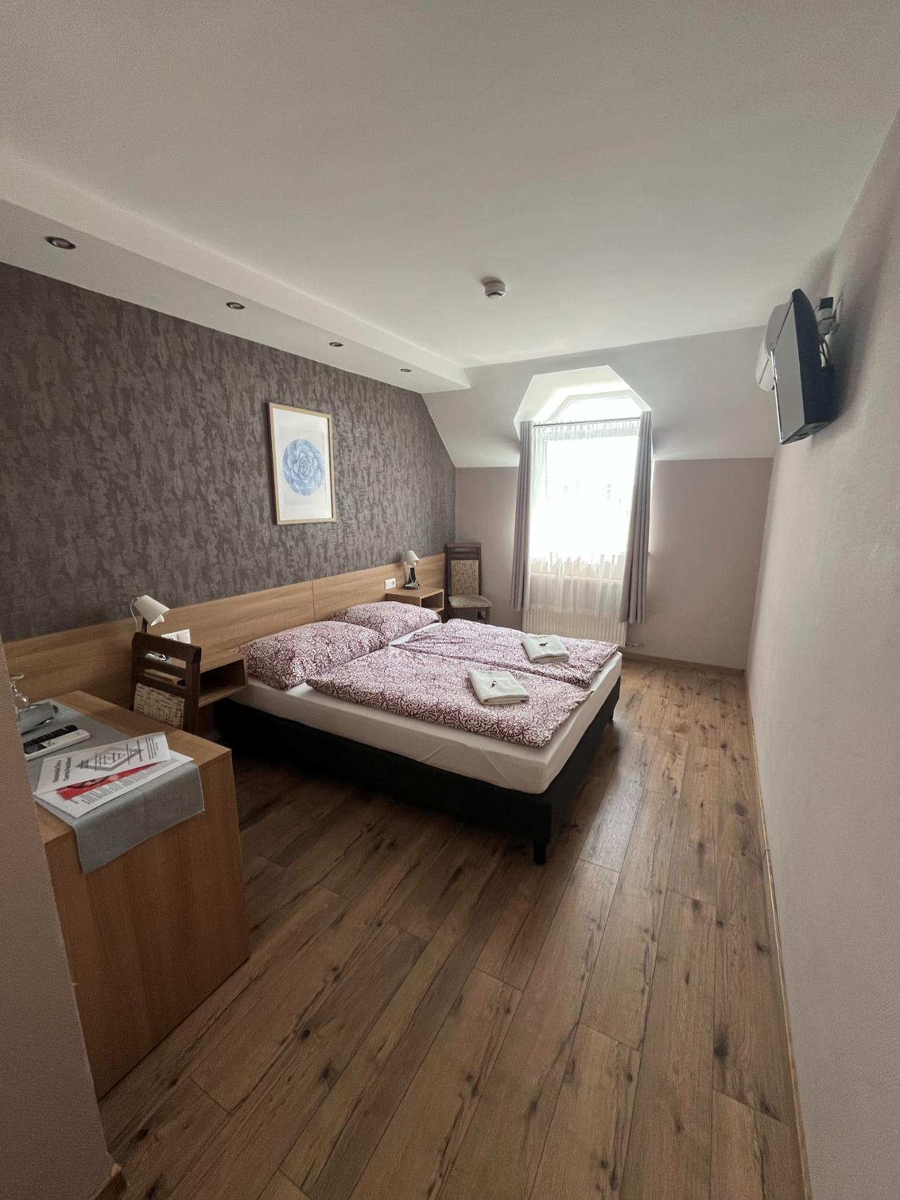 romantikus hétvége 2 személyes, franciaágyas szobánkban